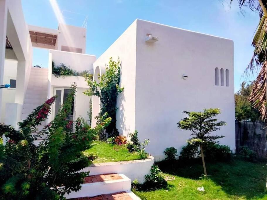 Ho Lan Retreat, Villa Mat Bien Danh Cho 8 Nguoi. Pho Tri 外观 照片